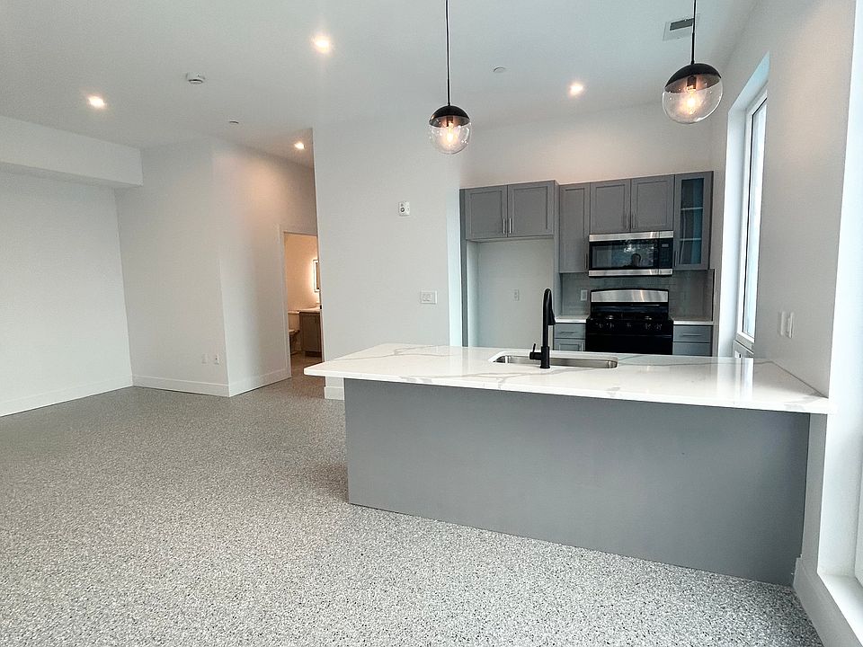 1st image of 124 South St #211