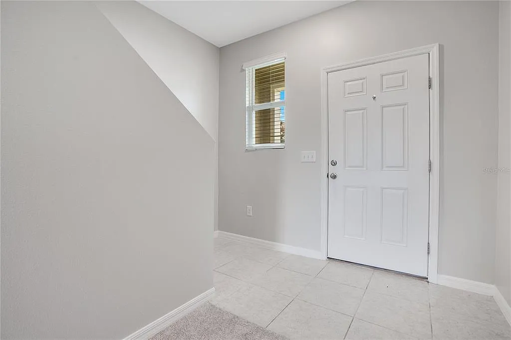 3 bed, 2.5 bath, 1480 sqft, $2,050 — Photo 2
