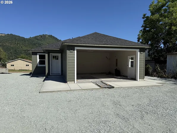 1123 Laura St, Myrtlecreek, OR 97457