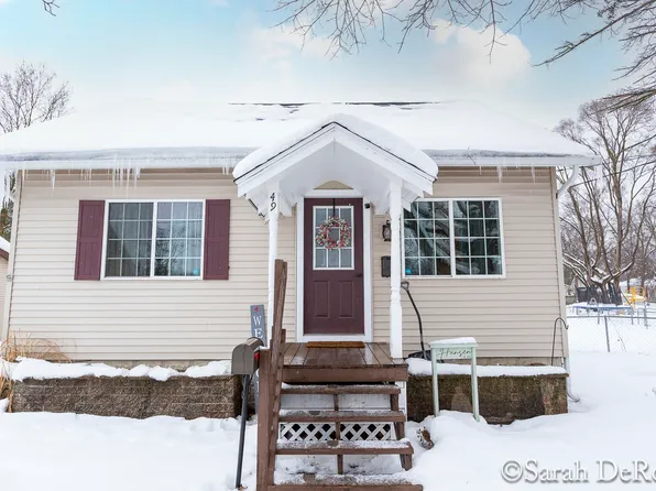 49 Alma St, Sparta, MI 49345