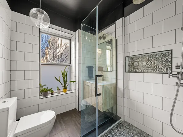 261 West 22nd Street image 11 of 14