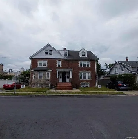 2 bed, 1.0 bath, 950 sqft, $3,200 — Photo 2