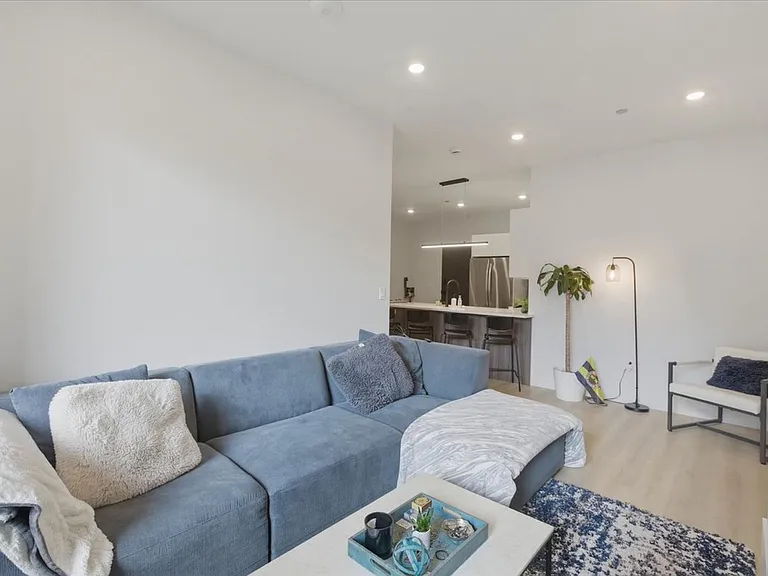 947 W Sunnyside Ave #213 — Photo 7