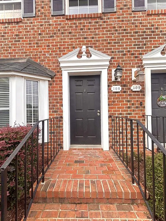 2925 Carriage Row Ln, 108 — Photo 3