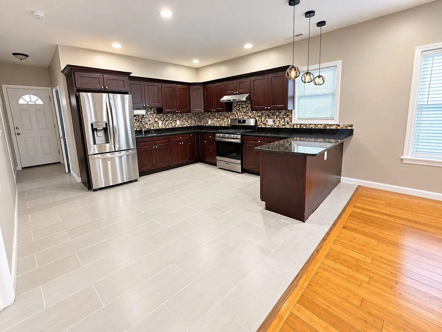 3 bed, 2.0 bath, 1133 sqft, $2,400 — Photo 2
