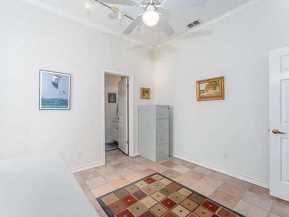 5th image of 131 E Hibiscus St