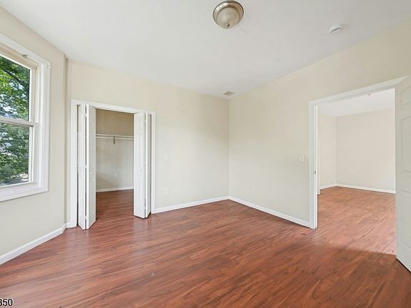 5th image of 46 Seymour Ave