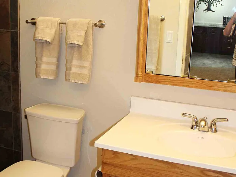 1260 Thomas Dr #1B — Photo 6