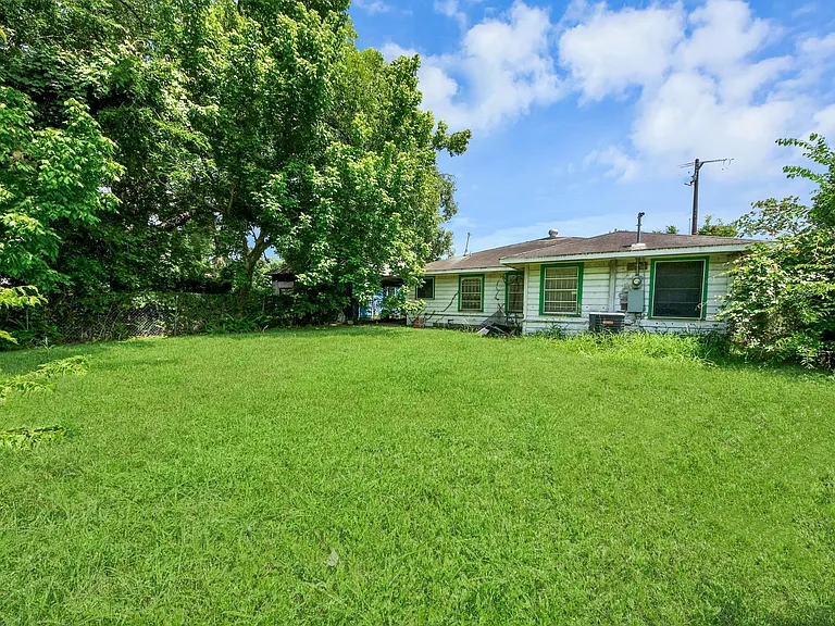 3214 Tuam St — Photo 38