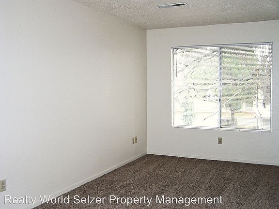 3rd image of 335 Leslie St APT 8