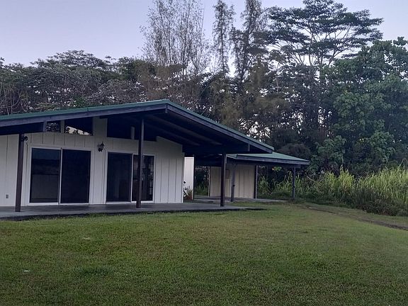 Side view, large covered lanai off living room