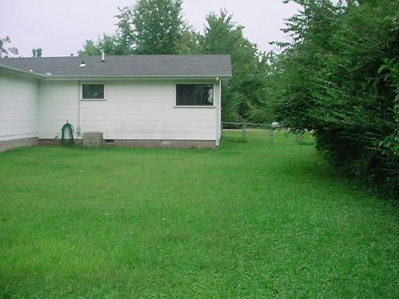 4th image of 1306 N Maxwell Dr