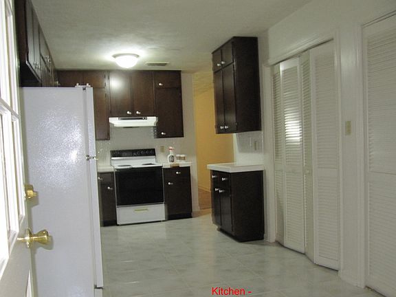 3rd image of 2122 Admiral Ct #B