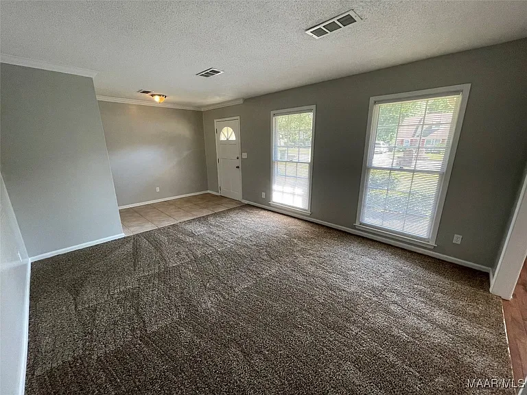 3925 Strathmore Dr — Photo 6