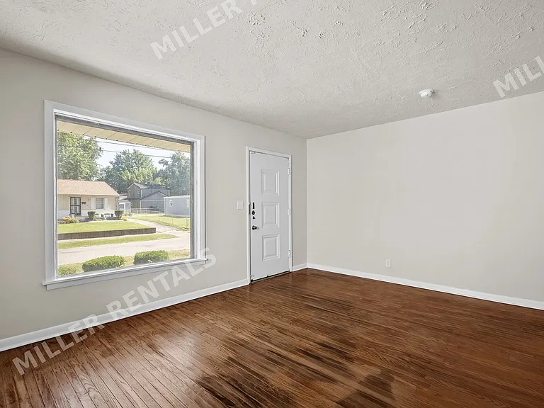 3606 Hudson Ave — Photo 4