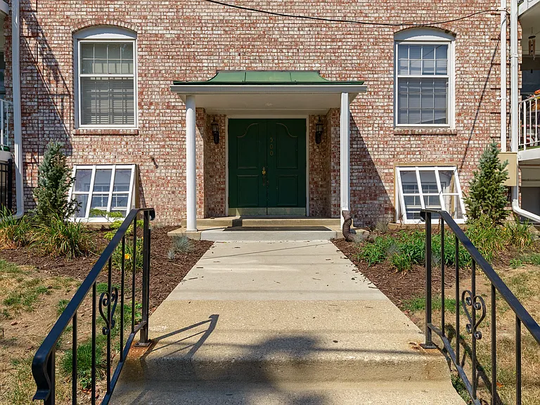 The 31st Street Apartments — Photo 5