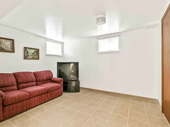 23-13 Ditmars Boulevard image 13 of 18