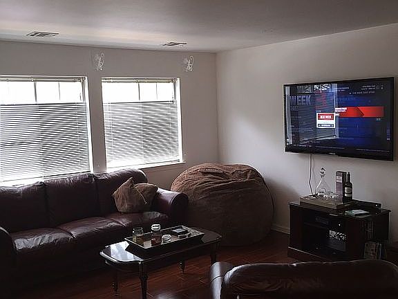 Living Room (New Laminate)