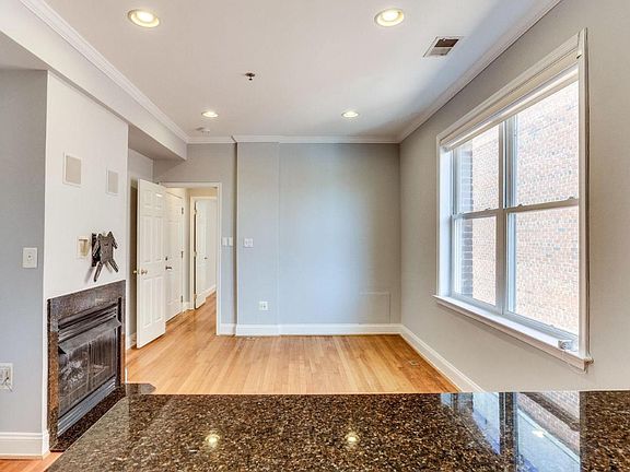 Light-filled living/dining room