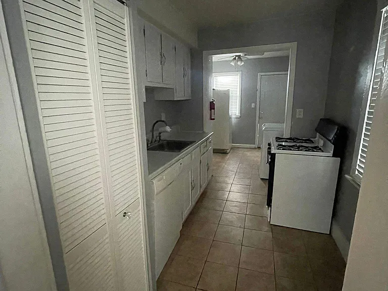 1520 Gregory Ave — Photo 8