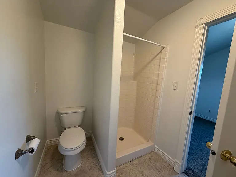 135 N 350 W — Photo 37