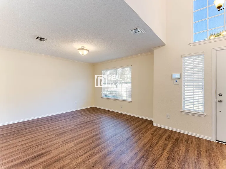 3929 Acorn Ln — Photo 5