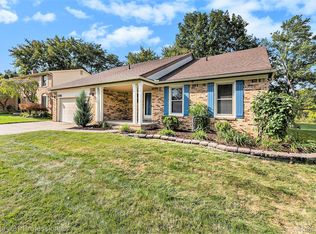 5392 Orchard Crest Dr, Troy, MI 48085