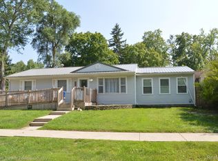 2010 Luwanna Dr, Lansing, MI 48910