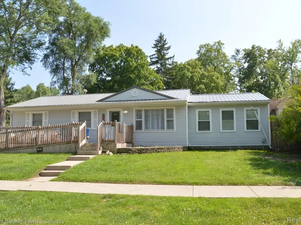 2010 Luwanna Dr, Lansing, MI 48910
