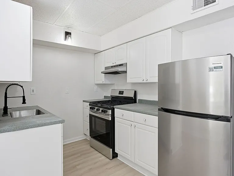 141 Oneida St — Photo 15