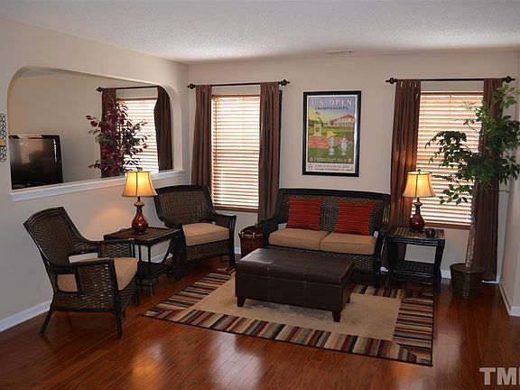 3rd image of 215 Haywards Ln