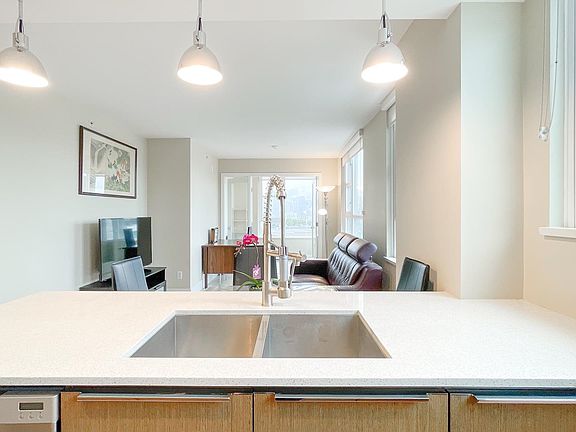 5th image of 538 W 7th Ave #905