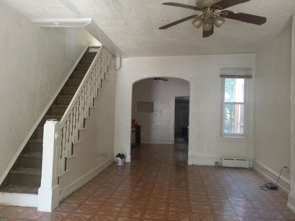 2nd image of 1924 Dennie St