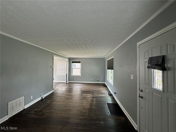 4th image of 218 Johnson Ave