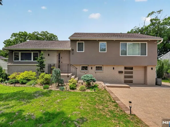 57 Hemlock Road, Little Falls, NJ 07424