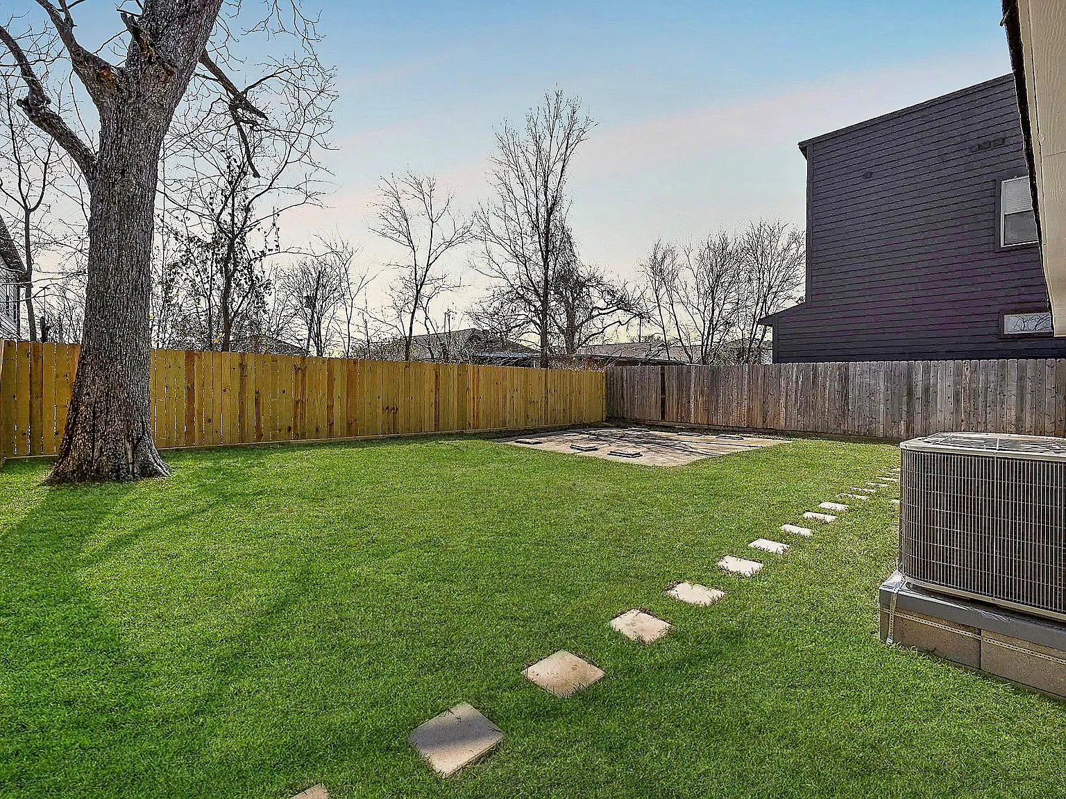 4 bed, 2.0 bath, 1328 sqft, $1,900 — Photo 4