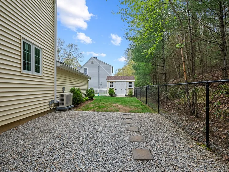 42 Clarke Rd — Photo 9