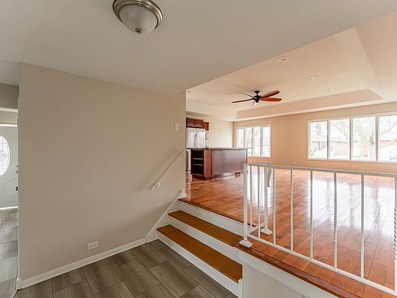 4th image of 9051 S Francisco Ave