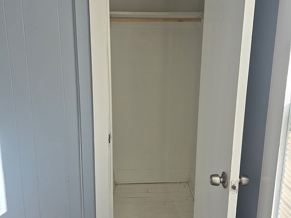 2nd image of 3319 Boulevard Pl
