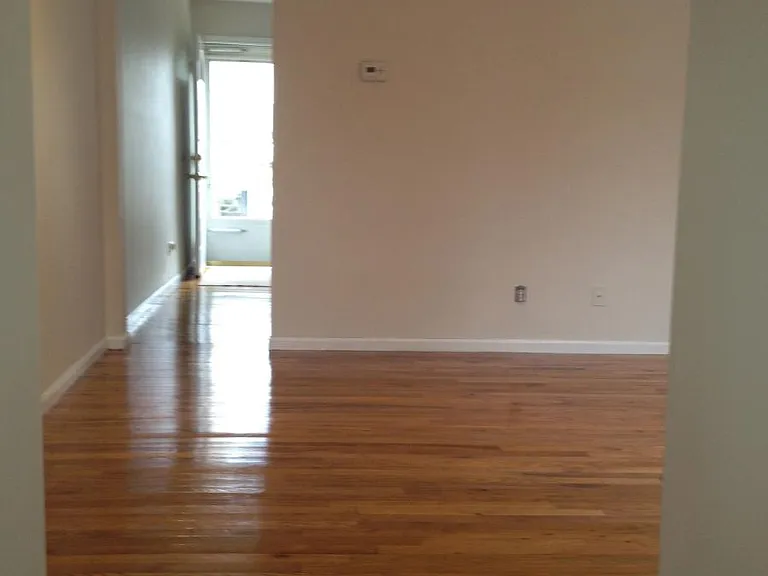 172 Dupont St — Photo 3