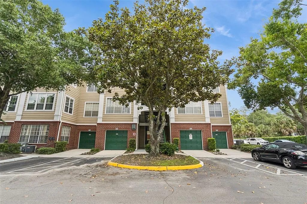 1 bed, 1.0 bath, 721 sqft, $1,400 — Photo 1