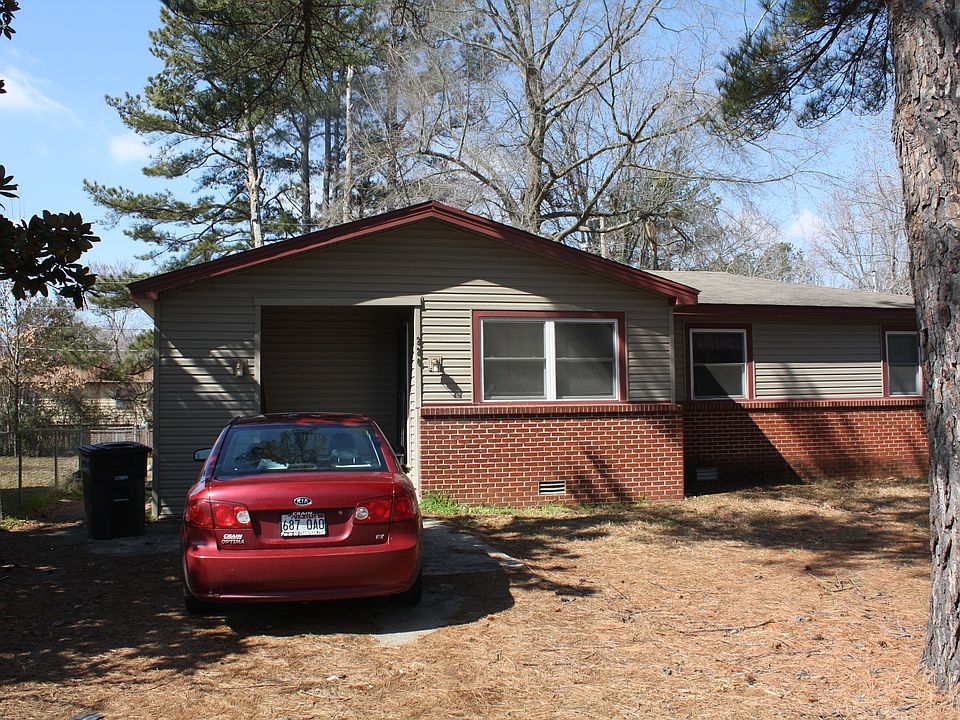 2nd image of 220 Laurel St