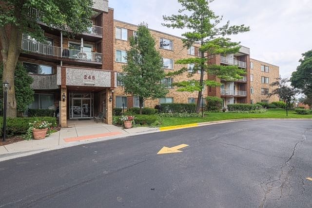 1st image of 245 S Park Ln Unit 425