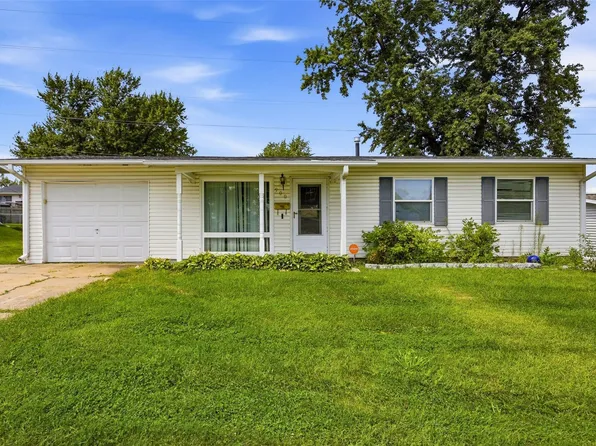 900 S 6th St, Marion, IA 52302