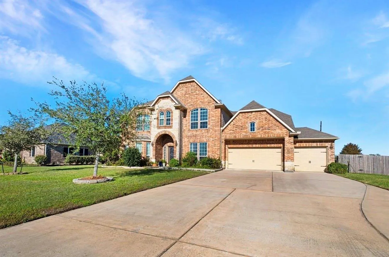 4 bed, 4.5 bath, 3988 sqft, $3,800 — Photo 3
