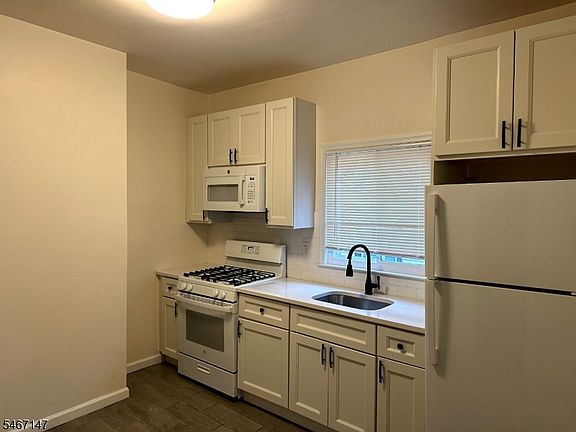 4th image of 744-746 Adams Ave