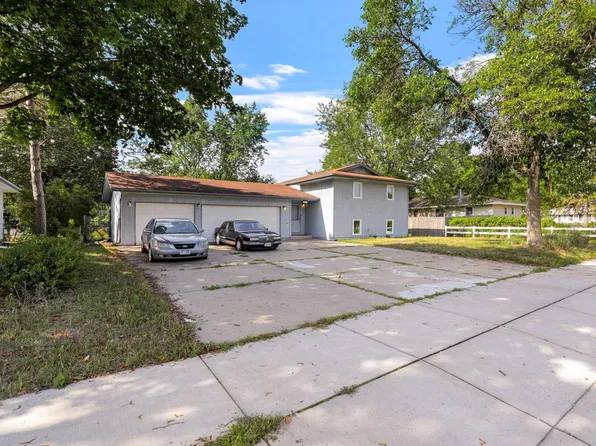 5017 Brookdale Dr N, Brooklyn Park, MN 55443