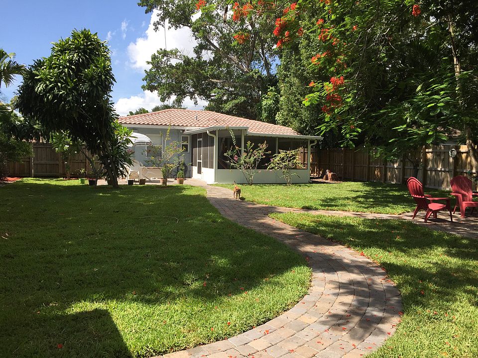 Back Yard walkway from house to shed