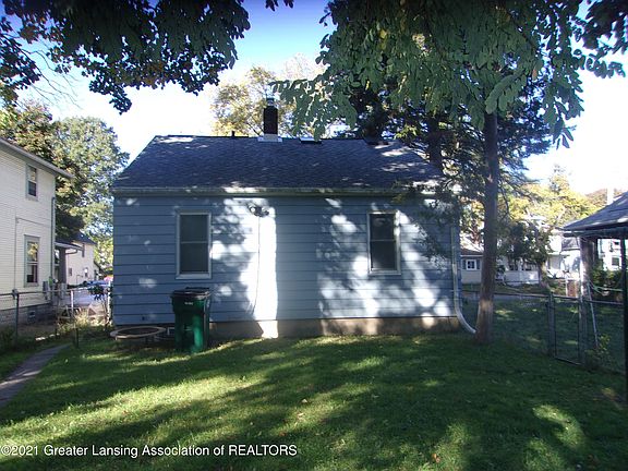 3rd image of 319 S Clemens Ave