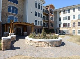 3110 N Chestnut St UNIT 402, Chaska, MN 55318